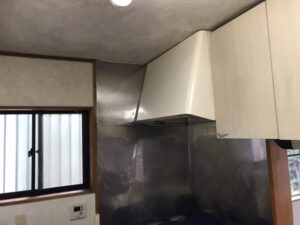 宮城キッチン取付け隊　プロペラファンフード取替　施工前